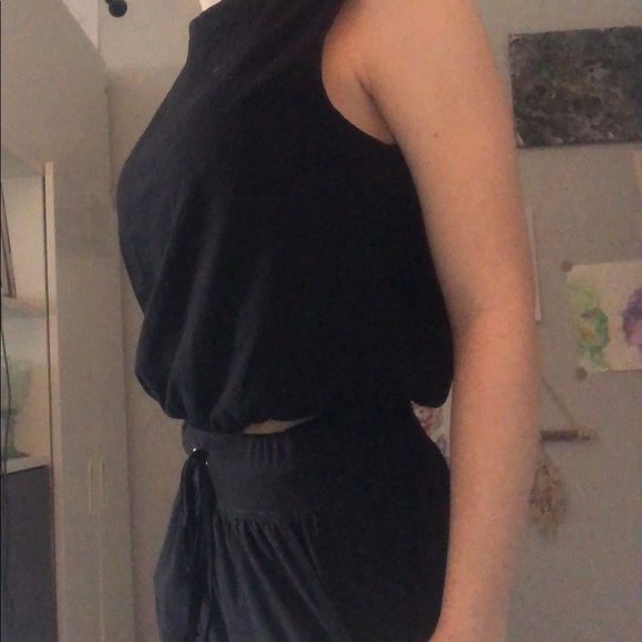 Black thick sleeved tank/halter top > brand unknown - Picture 2 of 4